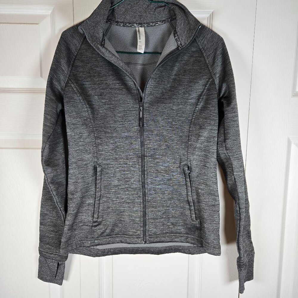 Mondetta Zip Up Sweater/Hoodie style. Size Small.